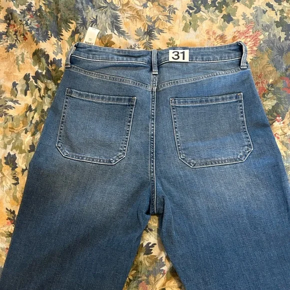 GAP Denim Cute Pocket Detail Medium Wash NWT High-Rise, Slim Fit - Picture 2 of 4